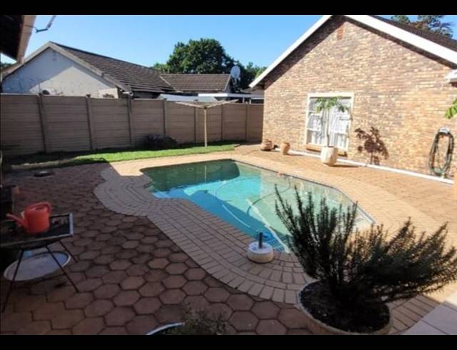 5 BEDROOM HOUSE FOR SALE IN VELD EN VLEI